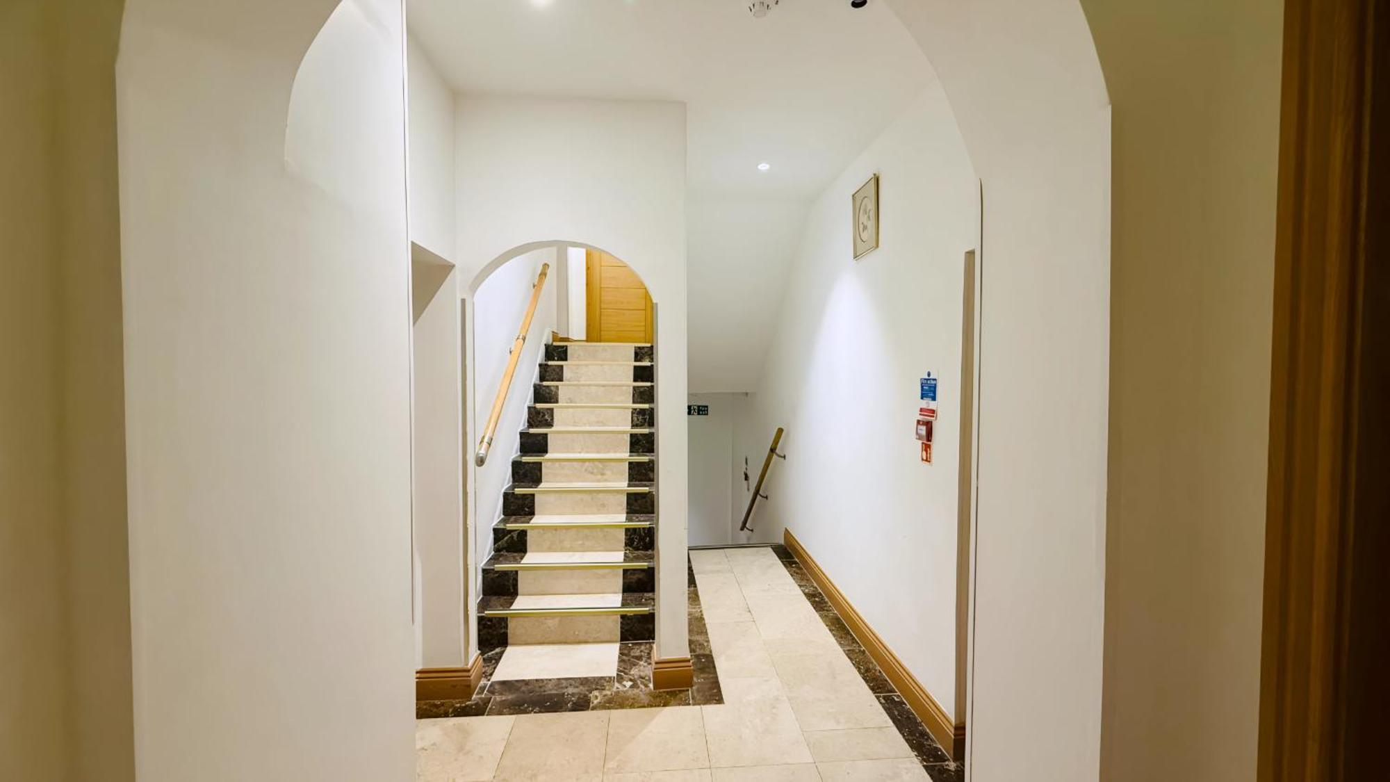 Osborne Aparthotel Eastbourne Exteriör bild