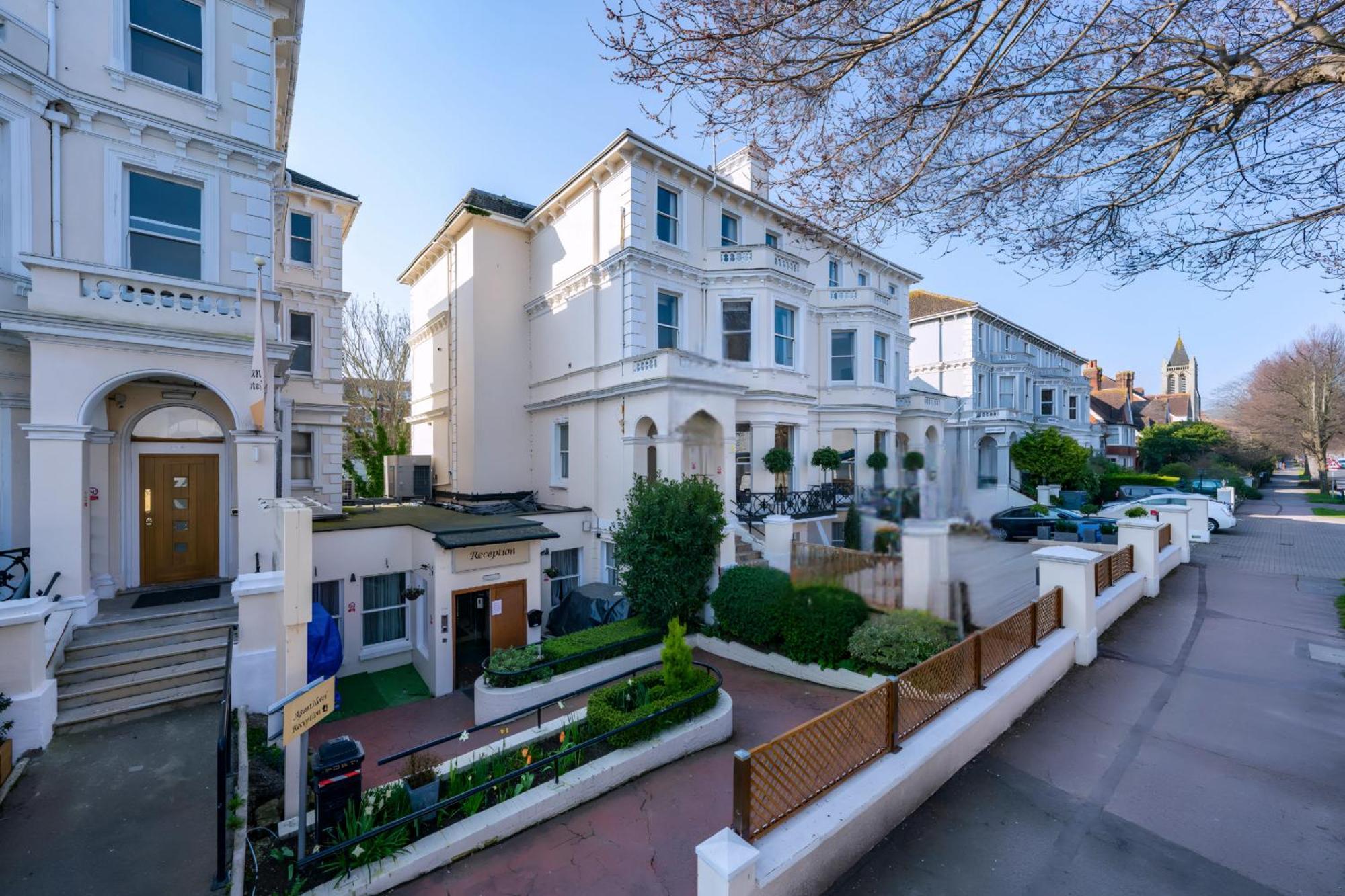 Osborne Aparthotel Eastbourne Exteriör bild